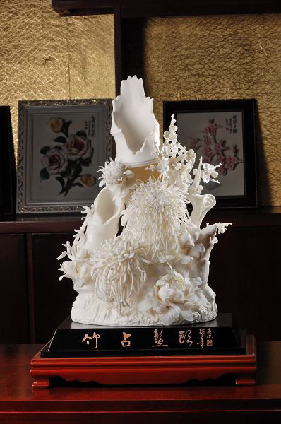 �ɻ���Ⱥ�����ް�ɫ��